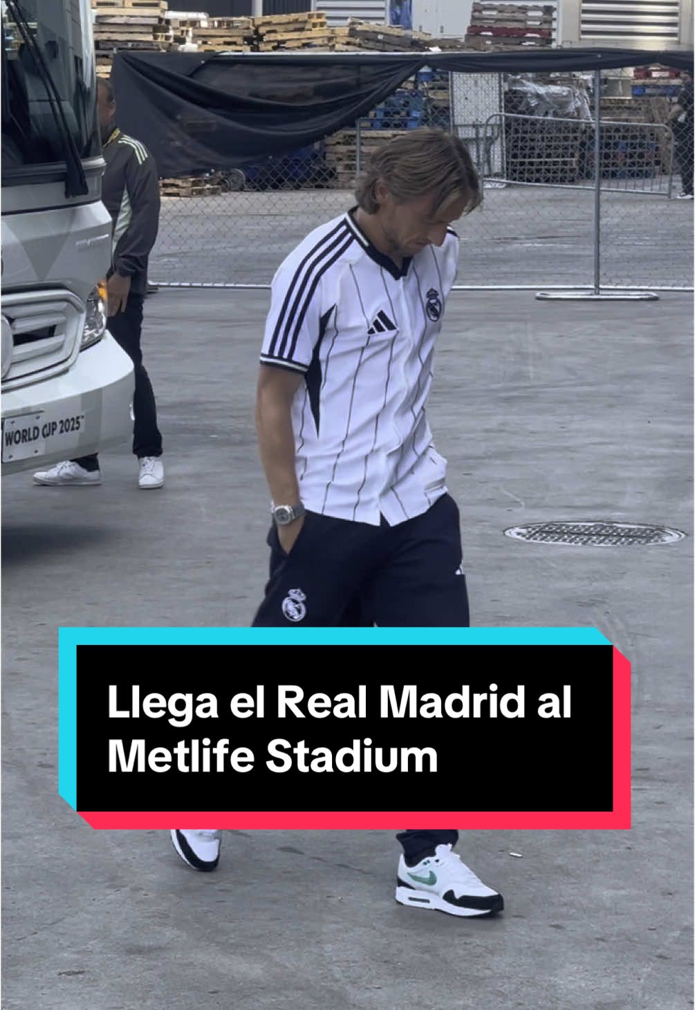 A post by @tudnoficial on TikTok caption: #RealMadrid #bvb #fcwc #mundialdeclubes #xabialonso 