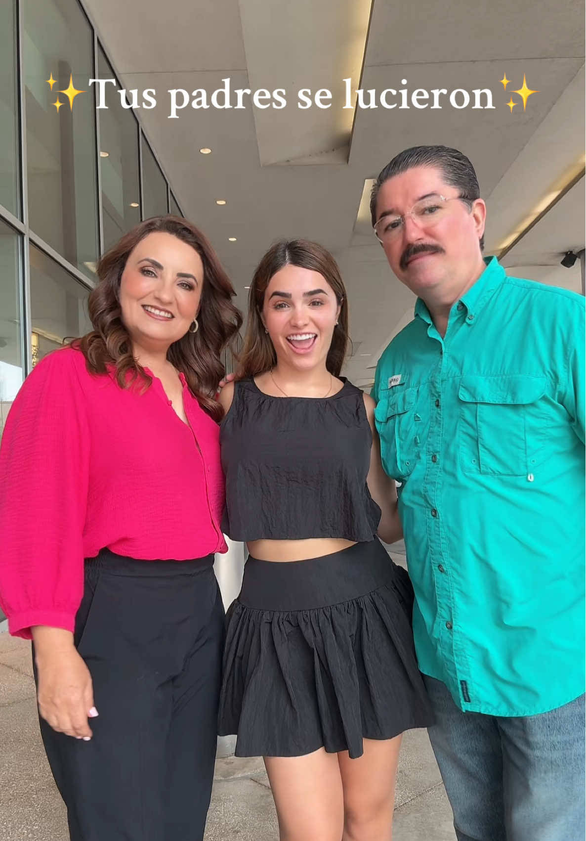 A post by @karenbarreraoficial on TikTok caption: Mami y papi✨💕@Javier Barrera @Claudia Garibay de H 