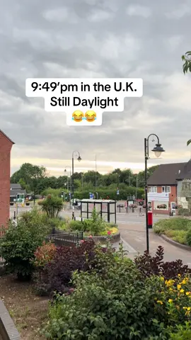 A post by @thoughtsofkamrul on TikTok caption: 9:49’pm in the U.K. Still Daylight  😂😂 #sylheti_fua #funnytiktok #tiktokvideo #bdtiktokofficial #myvideo #londontiktok 