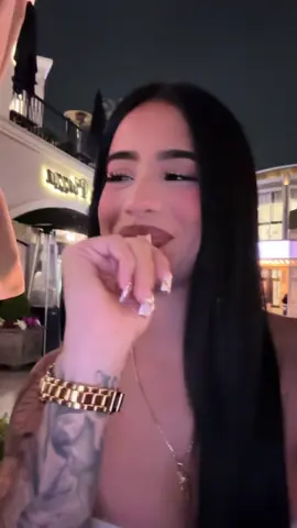 A post by @uhlexxiaa on TikTok caption: Solo quiero que sepas cuánto te aprecio. Nunca imaginé que encontraría a alguien como tú…alguien que me ve, me apoya y me ama de una forma tan completa. Me tratas con una ternura y un cuidado que jamás pensé que llegaría a experimentar, como si yo fuera todo tu mundo. Estar contigo se siente como vivir un sueño que ni siquiera sabía que tenía. Me haces sentir como una princesa cada día, no por los gestos grandiosos, sino por la forma en que me escuchas, la manera en que me miras, y cómo me haces sentir segura, especial y amada. Me siento tan afortunada de tenerte, y nunca daré por sentado tu amor🥹🥹🥹❤️❤️❤️❤️#fyppppppp #pareja #abelardonevarez #alexia #teamo 