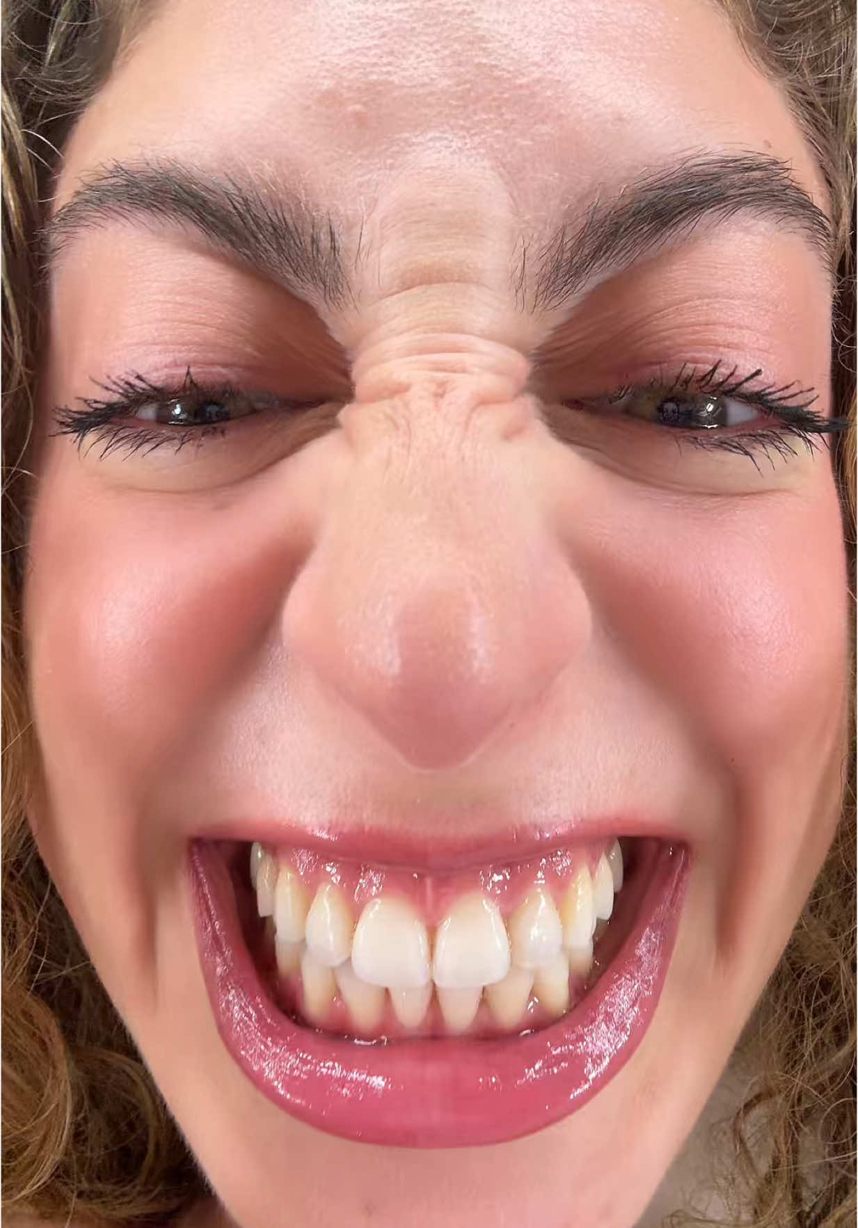 A post by @ssoleon on TikTok caption: todas juntas!!!! FELICIDADES MAMITA PORFIN TE SABES MAQUILLAR GRACIAS GRACIAAAAS