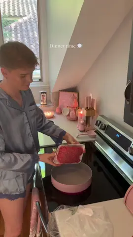 A post by @michaelduvallxo on TikTok caption: this iPad is my new personality 😂 #fyp #cooking 