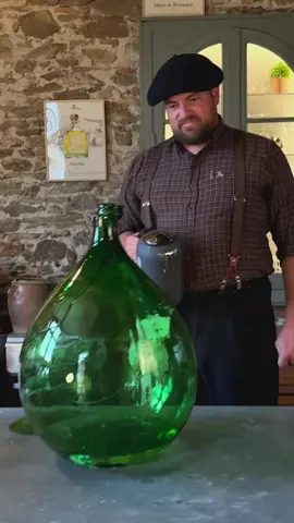 A post by @le.grand.gaulois on TikTok caption: Bonbonne explosive  Boutique -> ww.lespetitsgaulois.fr  #vindenoix #apero #explosion #terroir #bourde 