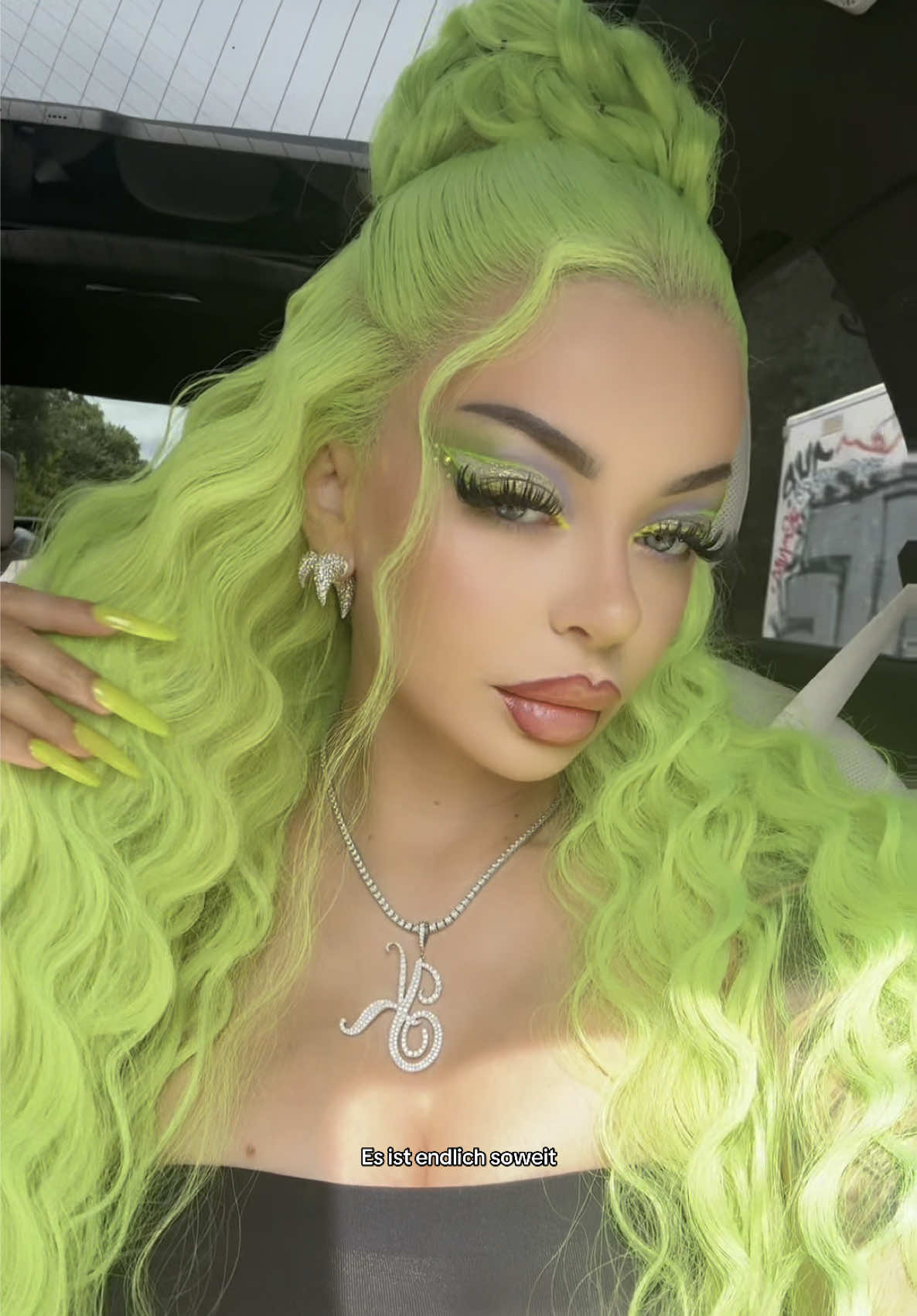 A post by @katjakrasavice on TikTok caption: Es ist raus 🔥💚 30.01.2026 BUNDESKANZLERIN 🙅🏼‍♀️💚