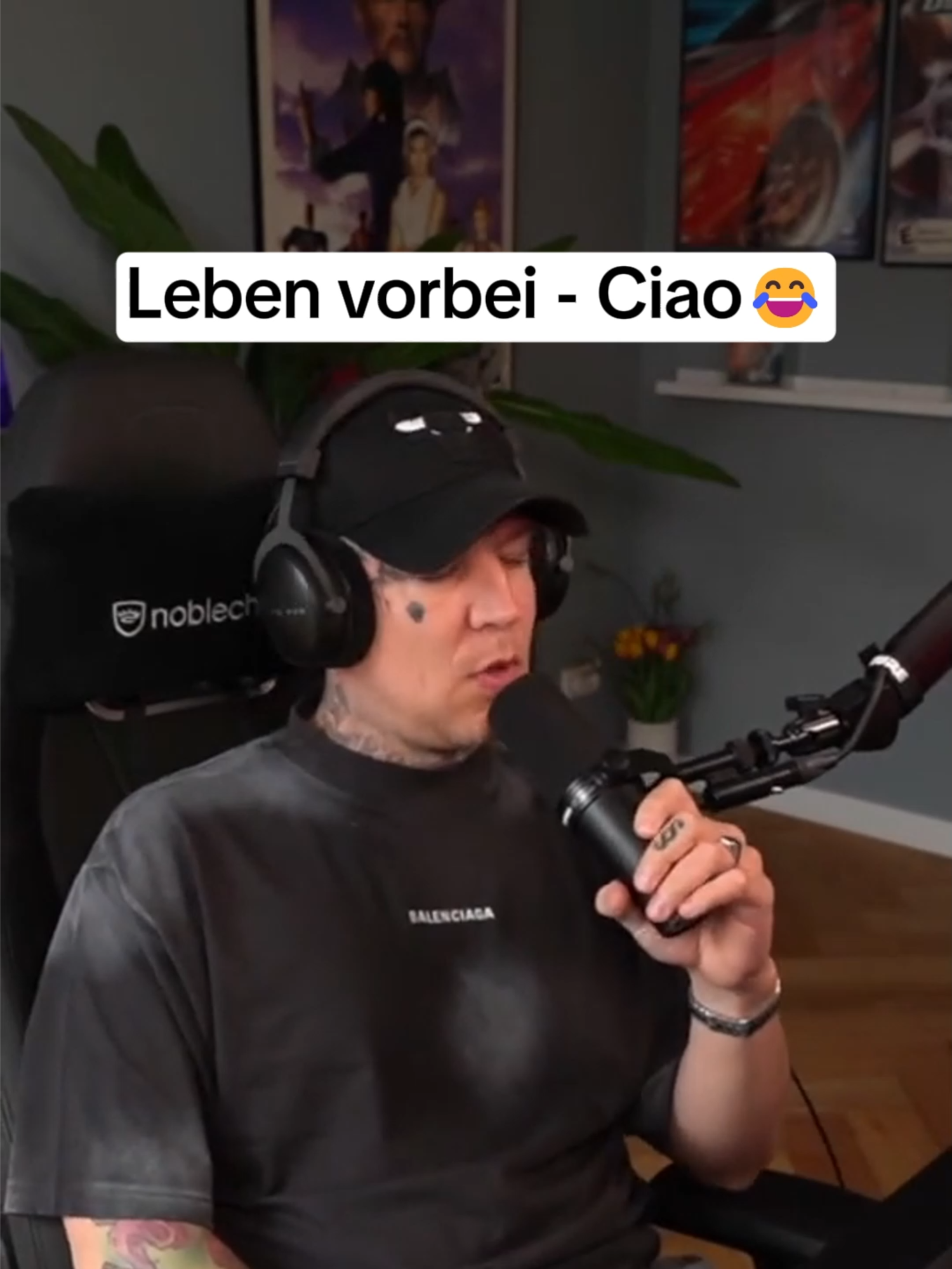A post by @montanablackclips on TikTok caption: Leben vorbei - Ciao😂 #monte #montanablack #montanablack88 #funnytiktok #troll #spaß #vorbei #ciao #lustig #onkel #hochzeit #leak