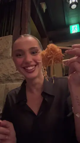 A post by @carlottafiasella on TikTok caption: Proviamo il ristorante di Kill Bill a Tokyo🍜🥟🎏🍘 1G:CARLOTTAFIASELLA 