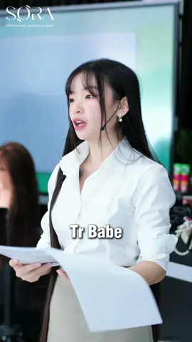 A post by @sora123ms on TikTok caption: SORA Professional Makeup Academy မှာ Hair and Makeup တက်ထားတဲ့  သင်တန်းသူလေးတွေပါရှင့် SORA တို့ကိုယုံကြည်ပေးတဲ့အတွက် ကျေးဇူးတင်ပါတယ်🙏🙏🙏🙏😘😘😘 အပြင်သင်တန်းပဲတက်တက်✅ Online Class ပဲတက်တက်✅ 100%လုံးဝထိရောက်အောင်သေချာသင်ပေးပါတယ်ရှင့်။ ကိုယ်ဝါသနာပါရာမိတ်ကပ်အိပ်မက်ကို  အမှန်တကယ်အကောင်အထည်ဖော်ချင်တယ်၊ တကယ် ၁၀၀%လည်း အပြတ်သတ်ကြိုးစားမယ်ဆိုတဲ့စိတ်နဲ့ပဲလာခဲ့ပါ✨✨ လုံးဝဖြစ်စေရမယ်လို့SORA ဘက်ကအာမခံပါတယ်💯 မကြိုးစားနိုင်ရင်တော့ မတက်ပါနဲ့နော်  ငွေအလကားရှုံးမှာဆိုးလို့ပါ🙏🙏🙏🙏 အပြင်class တက်ဖို့အဆင်မပြေလို့ Online Class လေးထပ်မဖွင့်ဘူးလား အမေးများနေကြလို့❤️❤️ အပြင်သင်တန်းမှာသင်တဲ့သင်ခန်းစာတွေအတိုင်း တသွေမတိမ်း ပြန်သင်ပေးတဲ့online class လေး မကြာခင်ပြန်ဖွင့်ပေးပါမယ်နော်😘😘😘 အသေးစိတ် post လေးလည်း တင်ပေးပါမယ်ရှင့်📲 SORA ကိုအရမ်းယုံကြည်ပြီး  ကြိုအပ်တဲ့သူတွေကိုအမြဲတမ်းအခွင့်ရေးလေးပေးလေ့ရှိပါတယ်✨✨ အမှန်တကယ်စိတ်ဝင်စားတဲ့သူတွေCbမှာလာမေးခဲ့နော် ✅အထူးအခွင့်အရေးတွေနဲ့စောင့်ကြိုနေပါမယ်ရှင်🥰🥰🤗 #sora #makeupacadamy #makeupsora 