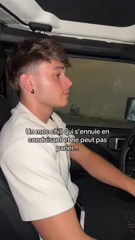 A post by @maelplat on TikTok caption: Un téléphone et plus de réponse 😅