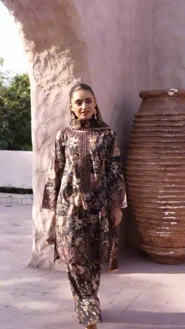 A post by @umnaaofficial on TikTok caption: Summer lawn collection is on sale !!#summersale #shalwarkameez #umnaaofficial #trending #farshishalwar #pakistanisuits #lawn #fyp #casual 