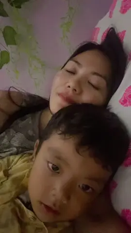 A post by @givina18 on TikTok caption: कहिल्यै भेट नहुने बाबा को आशमा छ मेरो  भदा!!!😥#fupuvada #SpreadLove #guf #fypシ 