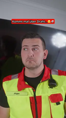 A post by @robmedc on TikTok caption: Der notorische "kommt mal über Draht" ... entweder erwartet einen ein Einsatz, den man so schnell nicht vergisst, oder ein Gespräch, das sich wie ein Disziplinarverfahren anfühlt 🫠🫠🚑 #rettungsdienst #112 #comedy