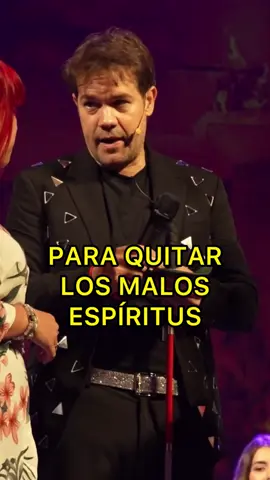 A post by @juandavila__ on TikTok caption: Esoterismo y milagros. #comedia #juandavila #comediante #humor #humorenespañol #monólogo #humortiktok #risa #risas #comicoespañol #monólogos 