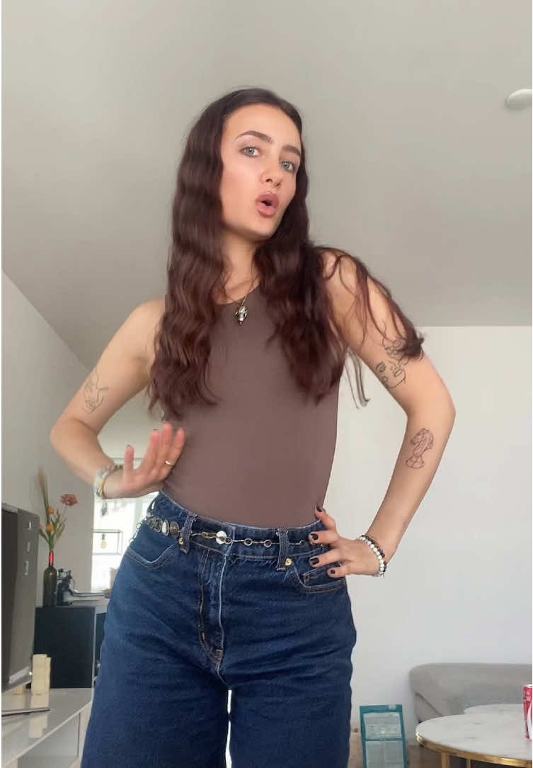 A post by @ on TikTok caption: #annalisa#maschio#italiansong#swiss#tattoos#wlw 