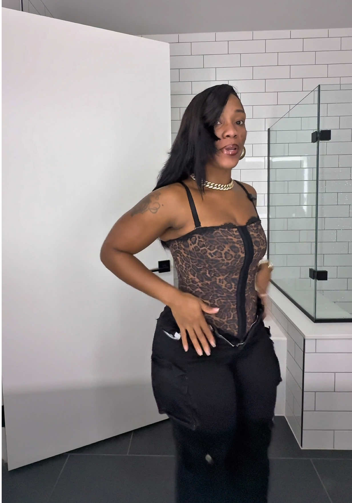 A post by @_fitjazz on TikTok caption: Lawddddd this corset top so 🤏🏽😍 can’t wait to wear it!!!! I’m wearing a size medium!!! Go grab it now sistaaa!!! Click the orange cart below ⬇️  #foryoupage #fyp #popilush 
