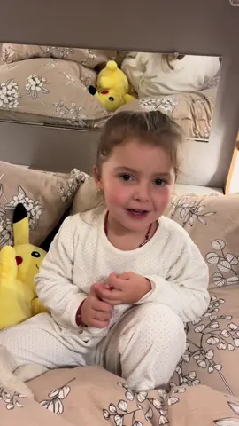 A post by @davidlogananna on TikTok caption: Voici les vidéos d’Anna qui avaient énormément plu à nos débuts sur TikTok, pour ceux qui ne les ont pas vu 😙 Moi perso, je m’en lasse pas ❤️😂 #anna #pourtoi #fyp #gitan #virale 