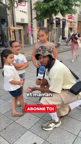 A post by @sahaelito on TikTok caption: Les mamans qui s’occupent de leurs enfants, gagnent tout l’amour du m onde ☺️ @Indeed France #IndeedPartnerFr #humour #drole #sahaelito #enfants #manamana #defi #jeux #ads 