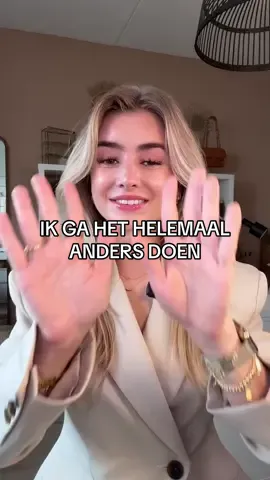 A post by @rosalietacx on TikTok caption: Antwoorden op @Dominika ✨ een nieuwe opleiding…? 👀 Ik volg de opleiding tot kleuranalist 🎨 Wat houdt dat in? 1ste dag zit erop 🧡 #coloranalysis #college #colour #newchapter 