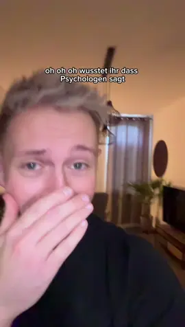 A post by @jorissava on TikTok caption: Das erklärt einiges#jorissava 