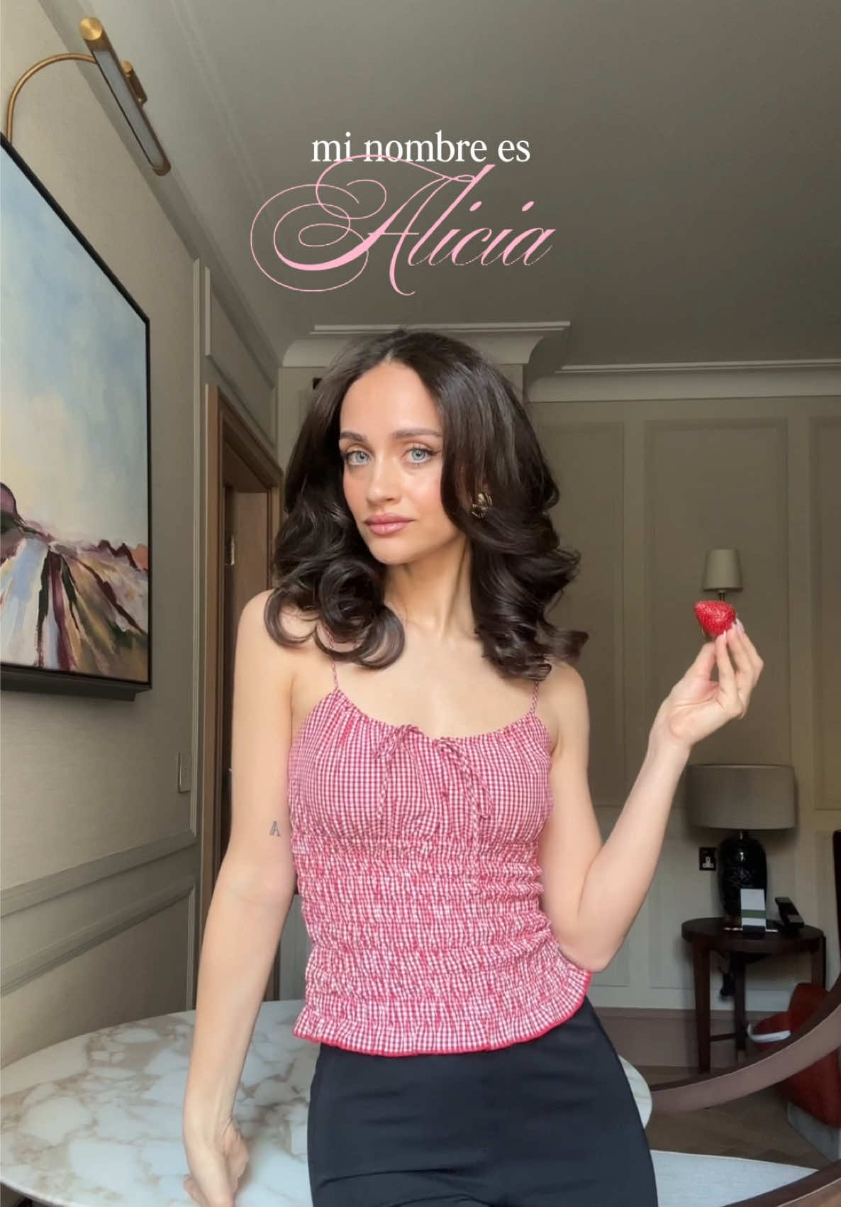 A post by @aliciarev on TikTok caption: girls… lo hemos conseguido!!!✨ vuelvo de este viaje a Londres 🇬🇧 con algo muy claro: el nuevo moldeador y secador Dyson Airwrap Co-anda 2x es todo lo que necesitamos para cumplir nuestros hair goals🫂💕 #hairtok #hair #dyson *pubIi
