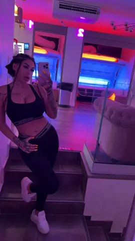 A post by @alexandraalisorii on TikTok caption: Viațaaaa meaaaa de ceeeee plangiiiii 💘