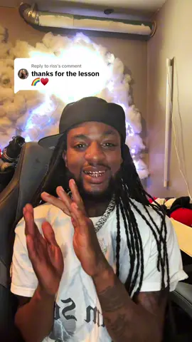 A post by @kingron4l on TikTok caption: Replying to @riss LBGTQ signs in American Sign Language part 2, lets’s go!! #americansignlanguage #DeafAwareness #lbgtq #lbtgq🌈 #pridemonth #signlanguage #4u 
