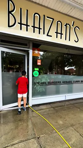 A post by @jayyz_world on TikTok caption: Tried the new summer box from @Bhaizansgrill and it was bangin bangin bangin fiyaaa 👌🏽😊 #delicious #bengali #sylheti #fyp #birmingham #for #foryoupage❤️❤️ 