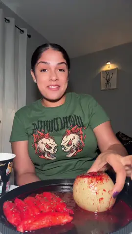 A post by @leiahwithdacamry on TikTok caption: fun fact: i used to HATE onions w my whole being and one day a few months ago i magically started liking them 😭 this was soooo good though that sauce is amazing! 😍 #onion #onionboil #foodtiktok #mukbang #seafood #buldak #ramen 