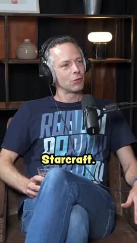 A post by @ralfschmitzoffiziell on TikTok caption: Ne Runde Starcraft und eine Folge Spontanorama 📈🤘