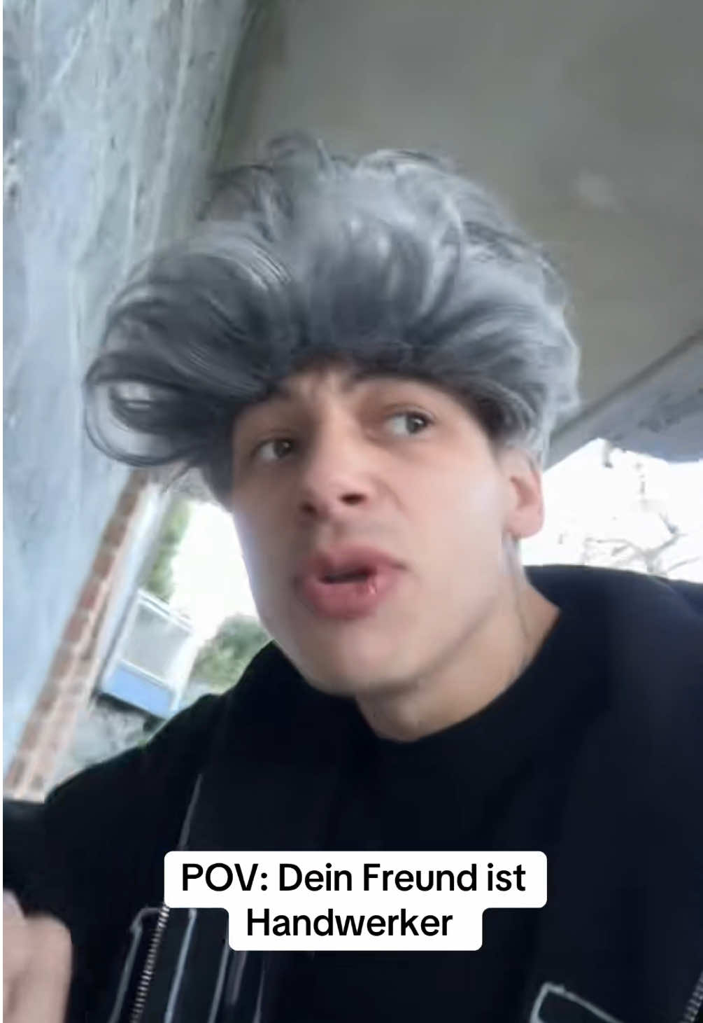 A post by @justinklck on TikTok caption: Hauptsache kein Elektriker  #fyp#geselle#viral#witzig#azubi#baustelle#funny#2beine2steine  
