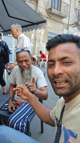 A post by @napoliamico on TikTok caption: #hasanmonir1983 #effettivocali #bangladesh #italian #meme 