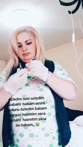 A post by @sirin_huzur on TikTok caption: #sen yoksun ya babam bir yanım hep eksik be babam çok özledim seni babam😭😭😭😭😭#😭😭😭 