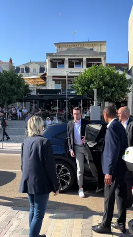 A post by @rnational_off on TikTok caption: Sympa la dernière dédicace au bord de l’océan ! Merci les Sables-d’Olonne 🤩💪🏻