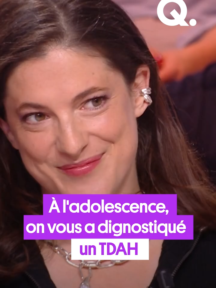 A post by @quotidienofficiel on TikTok caption: [REDIFFUSION] À l’adolescence, on lui diagnostique un trouble de l’attention avec hyperactivité. Les traitements la plongent dans la dépression mais elle en sort grâce à l’alimentation. Emilie Steinbach témoigne. #tiktokfrance #onregardequoi #quotidien #interview #tdah #santé