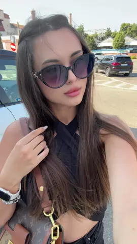 A post by @cristinadm71 on TikTok caption: Pupici 🌸 #foryou #fyp #fy #girl #sunglasses #summer #hotday 