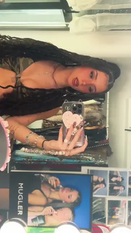 A post by @aaliceperego on TikTok caption: stufa di usare gli audio di trend voglio usare solo canzoni che mi piacciono😔😔
