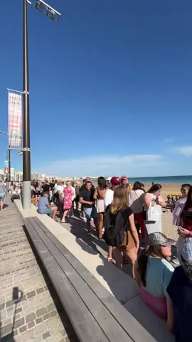 A post by @jordanbardella on TikTok caption: C’était "Ce que je cherche" ❤️ Clap de fin aux Sables d’Olonne, dernière étape d’une tournée inoubliable à travers la France. Merci aux 215 000 lecteurs de ces confessions. Merci pour votre confiance, votre fidélité… et votre amour de la France. Un immense merci aussi aux éditions @Fayard, pour leur soutien indéfectible et la liberté qu’ils m’ont donnée tout au long de cette aventure. Je vous donne rendez-vous en novembre pour la suite ! 📕😉