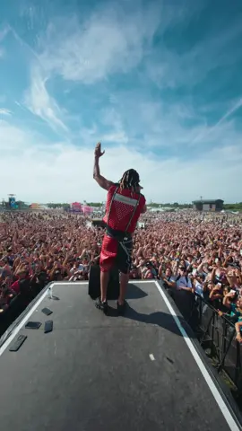 A post by @amk75officiel on TikTok caption: MAIS IL SE PREND POUR QUI CE MEC 😎🔥‼️ #pourtoi #fyp #ardentes2025 #Festival #lesardentes
