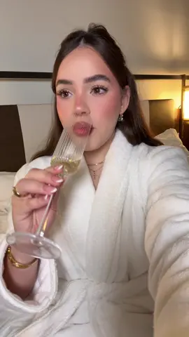 A post by @yelenacapellan_ on TikTok caption: Sorry 🧖🏻‍♀️🥂