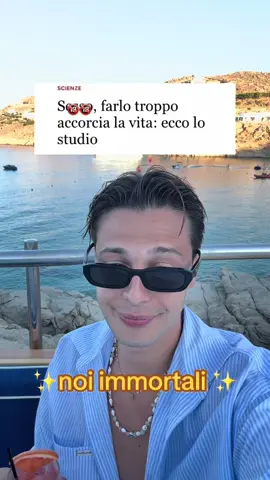 A post by @alessandrocossari_ on TikTok caption: #perte #viral io a 104 anni così: