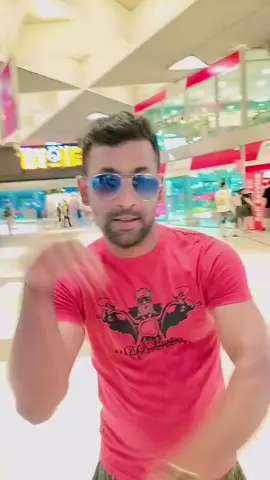 A post by @napoliamico on TikTok caption: #hasanmonir1983 #effettivocali #bangladesh #napoli #italian 