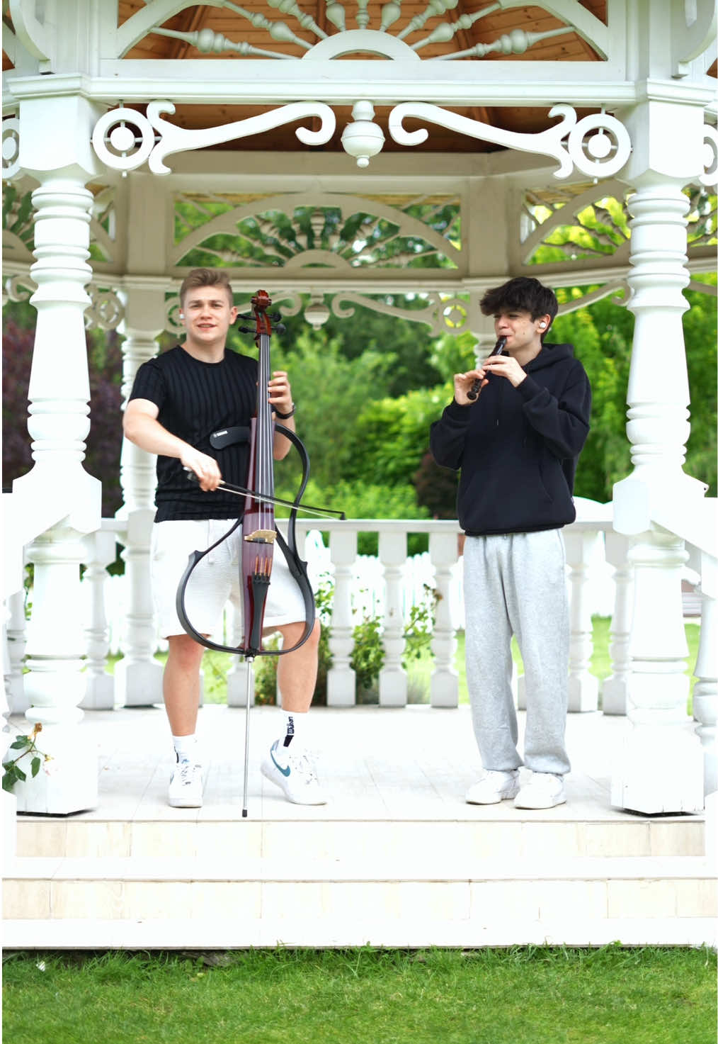 A post by @diugcello on TikTok caption: Despacito🎻🪈#viral #latino #music @Mlodyfree 