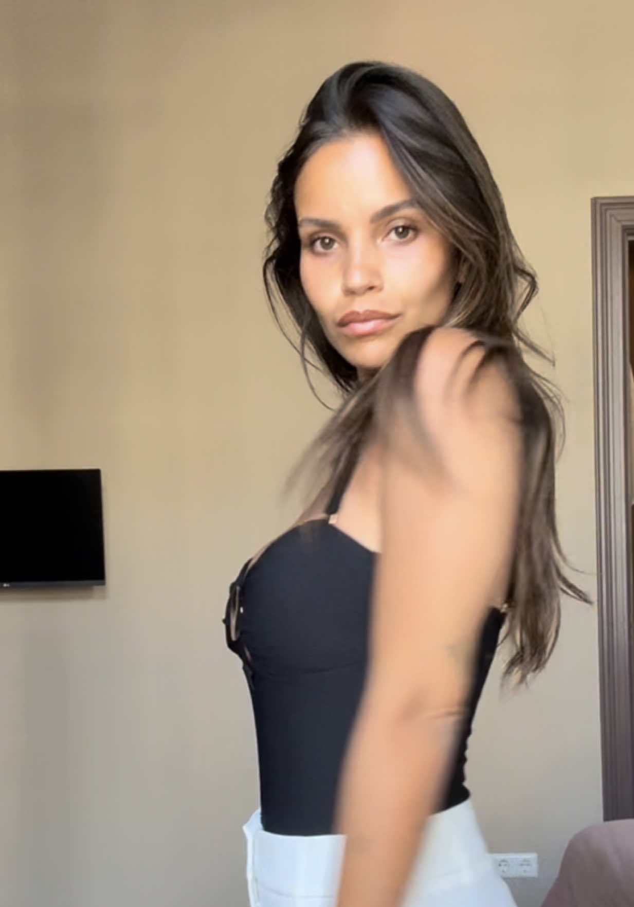 A post by @monicageuze on TikTok caption: Dayvloggy ism @Hunkemöller (er is nu sale!) ad