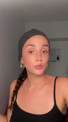 A post by @jadorelle on TikTok caption: J’aime trop dsl… #pourtoi #fyp #piercing 