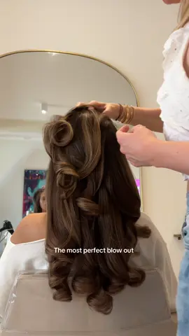 A post by @zarajanice on TikTok caption: Insaneeeee @hairbychar.ams 