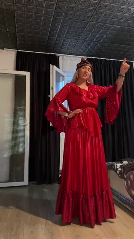 A post by @cr1na.07 on TikTok caption: #🌚❤️ 