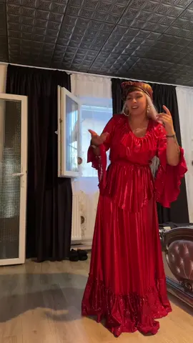 A post by @cr1na.07 on TikTok caption: E greu🥱💋