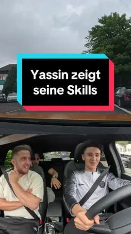 A post by @mustafahrlehrer on TikTok caption: @yssnho und @ylz Battle geht in die nächste Runde 🫣 #fahrschule #fahrlehrer #fahrstunde #führerschein #fahrschüler #yassin #koray #mustafahrlehrer 