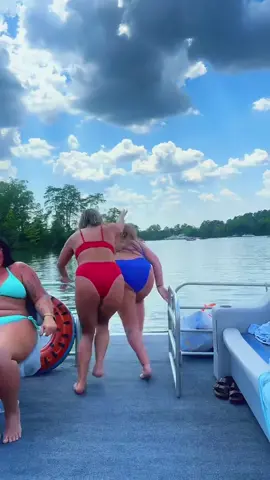 A post by @ashleymckenzie on TikTok caption: ✨lake daze✨ #fy #lake #pontoon #friendship #fun #ashley #run #jump #swim #summer #paradise #trend 