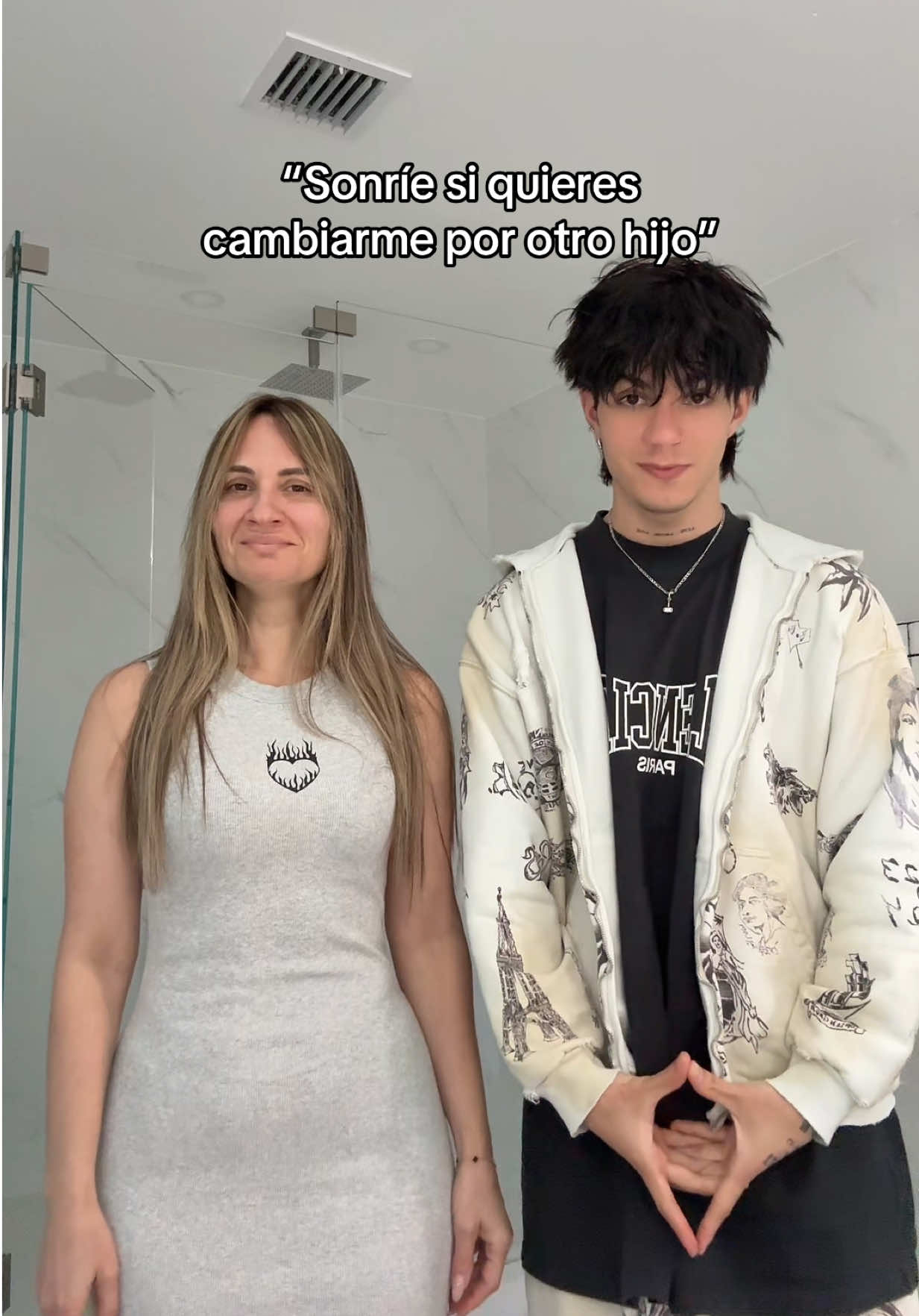A post by @carlhoos_ on TikTok caption: Oraaaa, hasta casi se meaba 😭😞 #carlosalbertofuentes #carlosalberto #carlhoos_ 