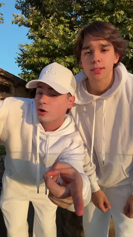 A post by @soyaldooo on TikTok caption: 👀🤪